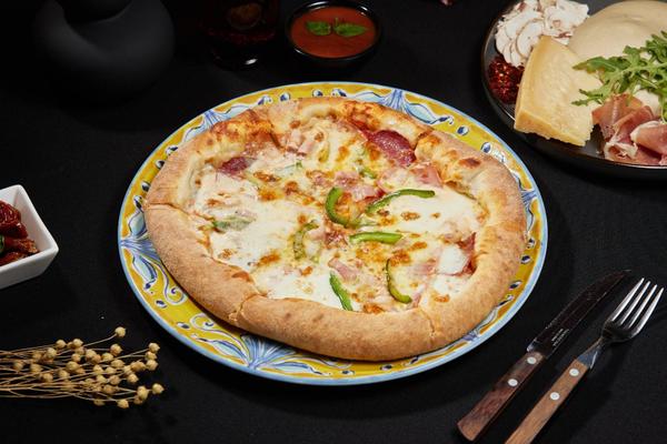 Pizza cu Salam Milano si Bordura cu Branza